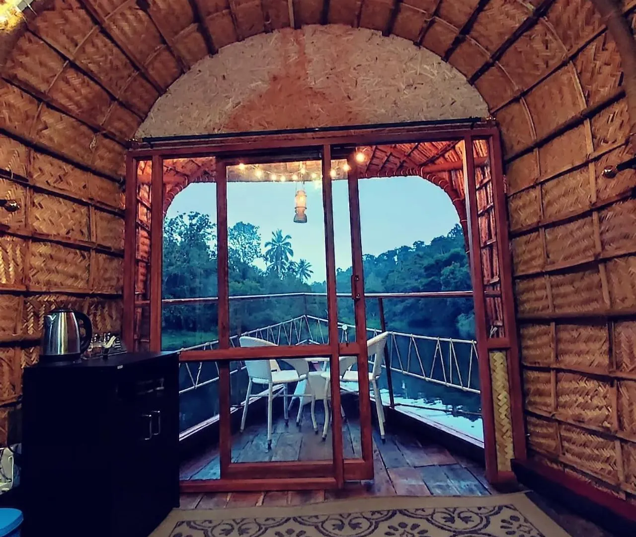 Noah'S Ark- River Front Boat House Cottage Vandiperiyar 0*,  India